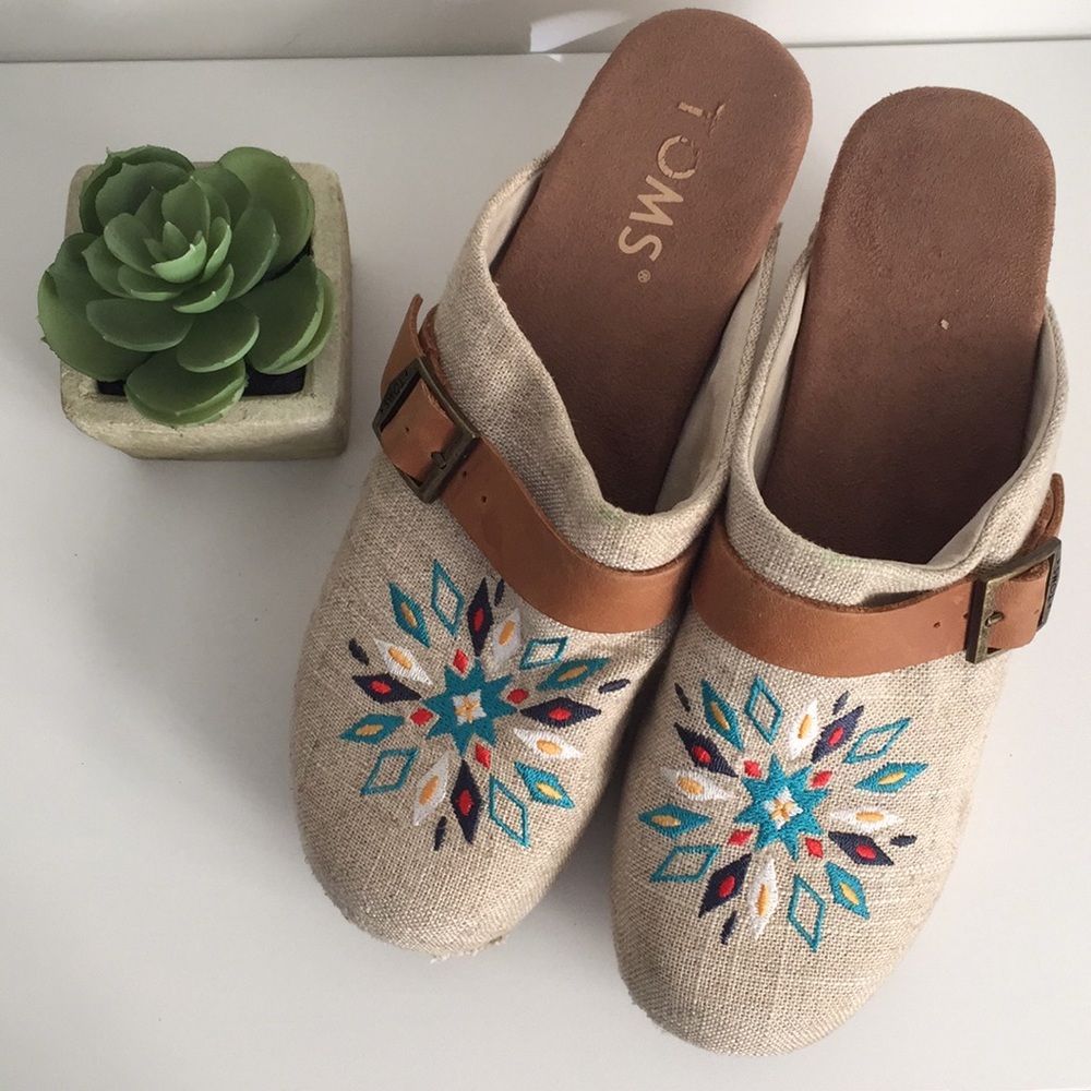 TOMS Elisa Embroidered Clogs